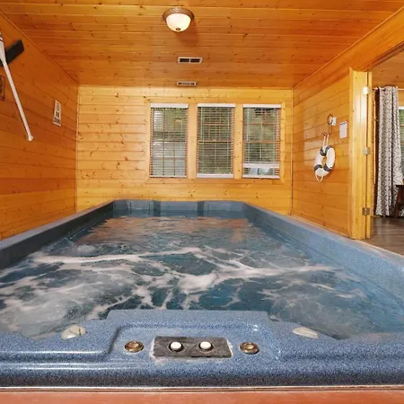 Villa Poolin Around